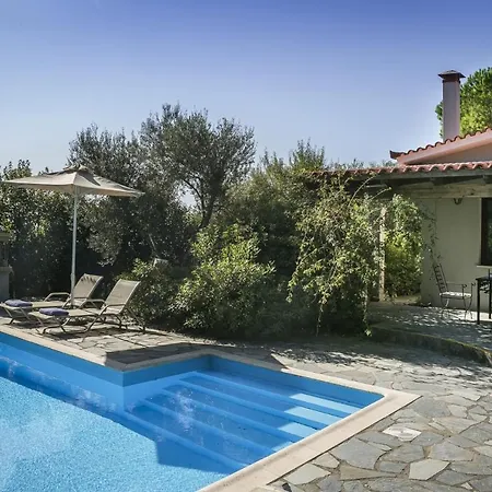 Sleeps 4 Pool Air Con Wifi Villa Lakíthra
