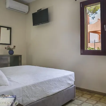 Sleeps 4 Pool Air Con Wifi Lakíthra