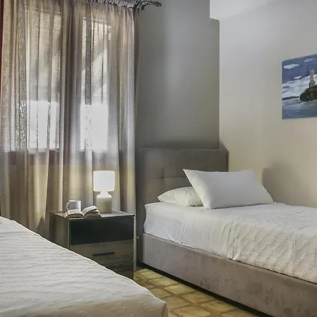 Sleeps 4 Pool Air Con Wifi * Lakíthra